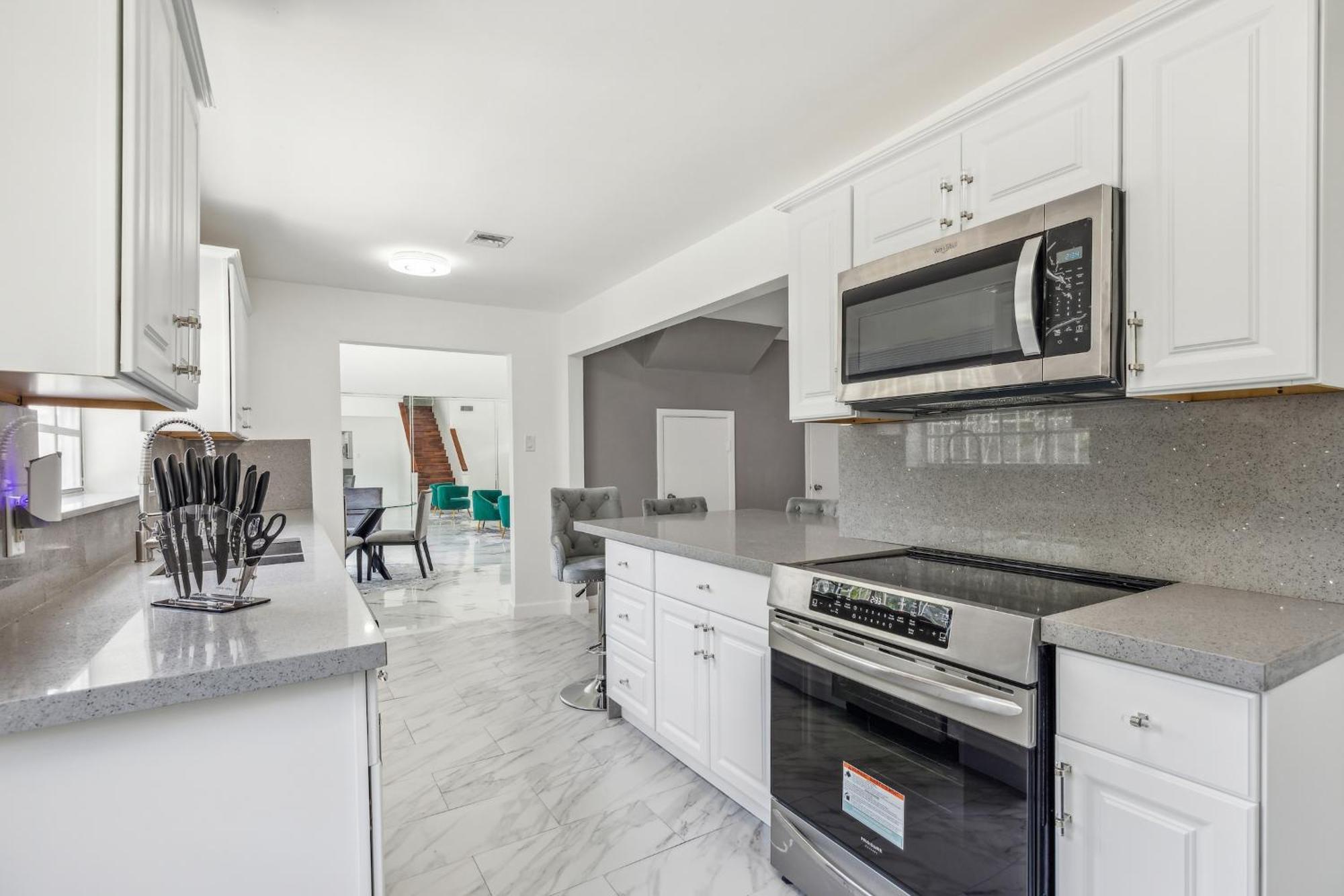 Appartement Spacious 3br In With Fenced Backyard